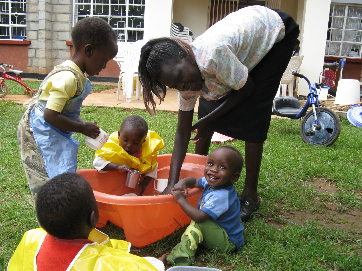 small-children-play-outside-with-cups